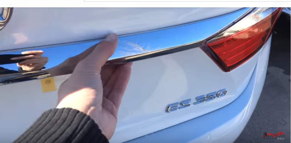 Screenshot_2019-03-24 New White on Parchment 2015 Lexus ES 350 - Executive Package Review Lexus of Edmonton New - YouTube(1).png
