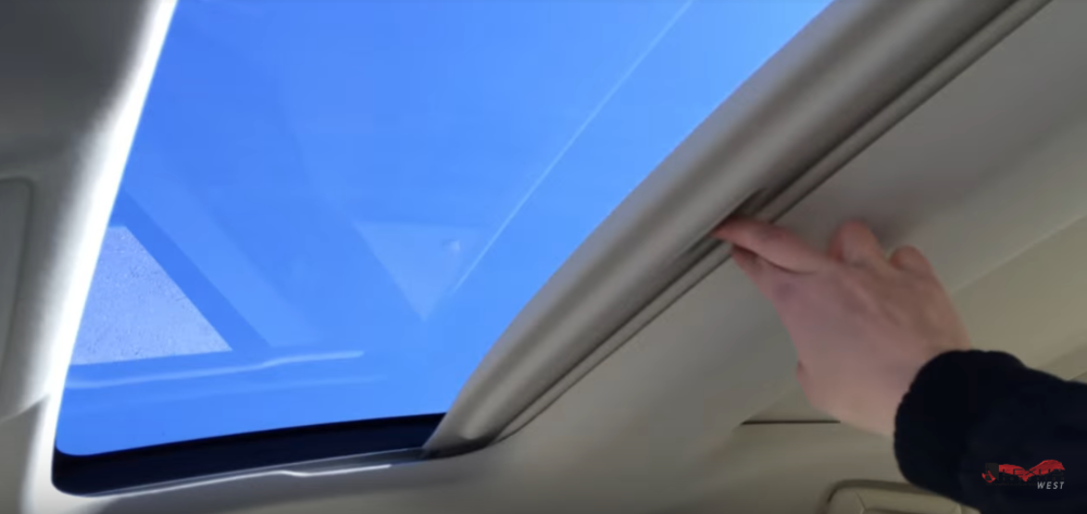 Screenshot_2019-03-24 New White on Parchment 2015 Lexus ES 350 - Executive Package Review Lexus of Edmonton New - YouTube(4).png